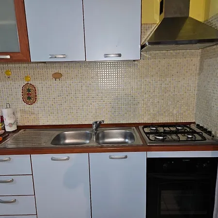 Alexandra Apartment *